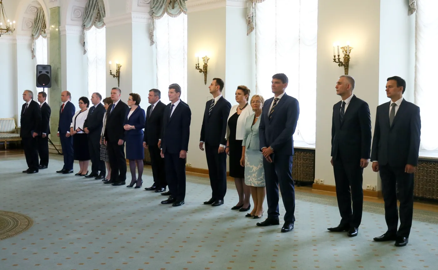 Który nowy minister ma najdroższe auto? Sprawdziliśmy! Oto samochody nowych podwładnych Kopacz