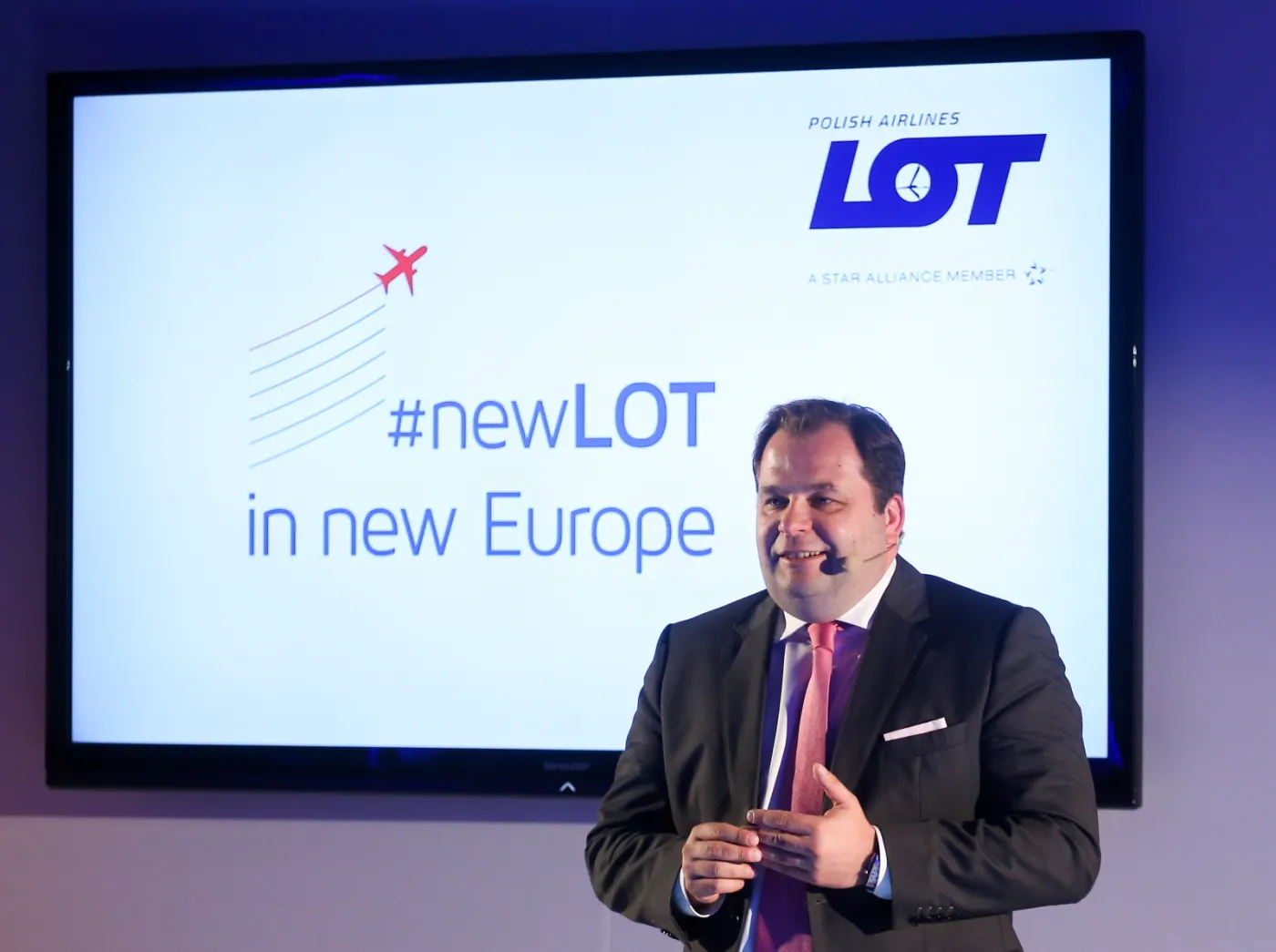 Prezes PLL LOT Sebastian Mikosz