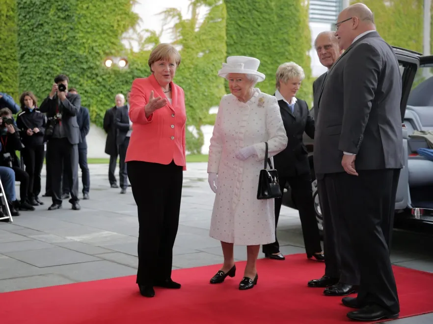 7910902-angela-merkel-krolowa-elzbieta.jpg