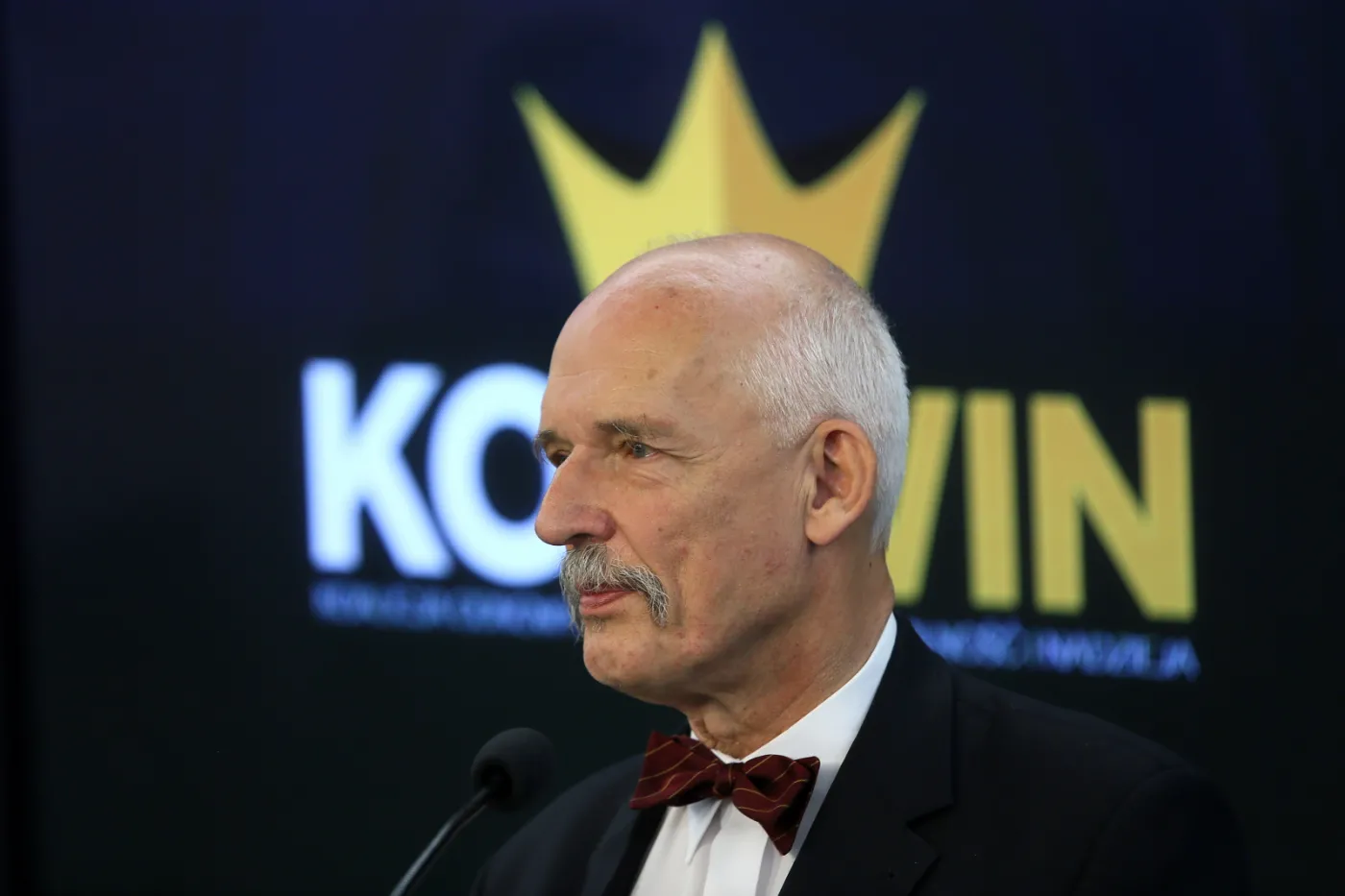 Janusz Korwin-Mikke punktuje: PiS to wizja kato-PRL. Bije też w PO