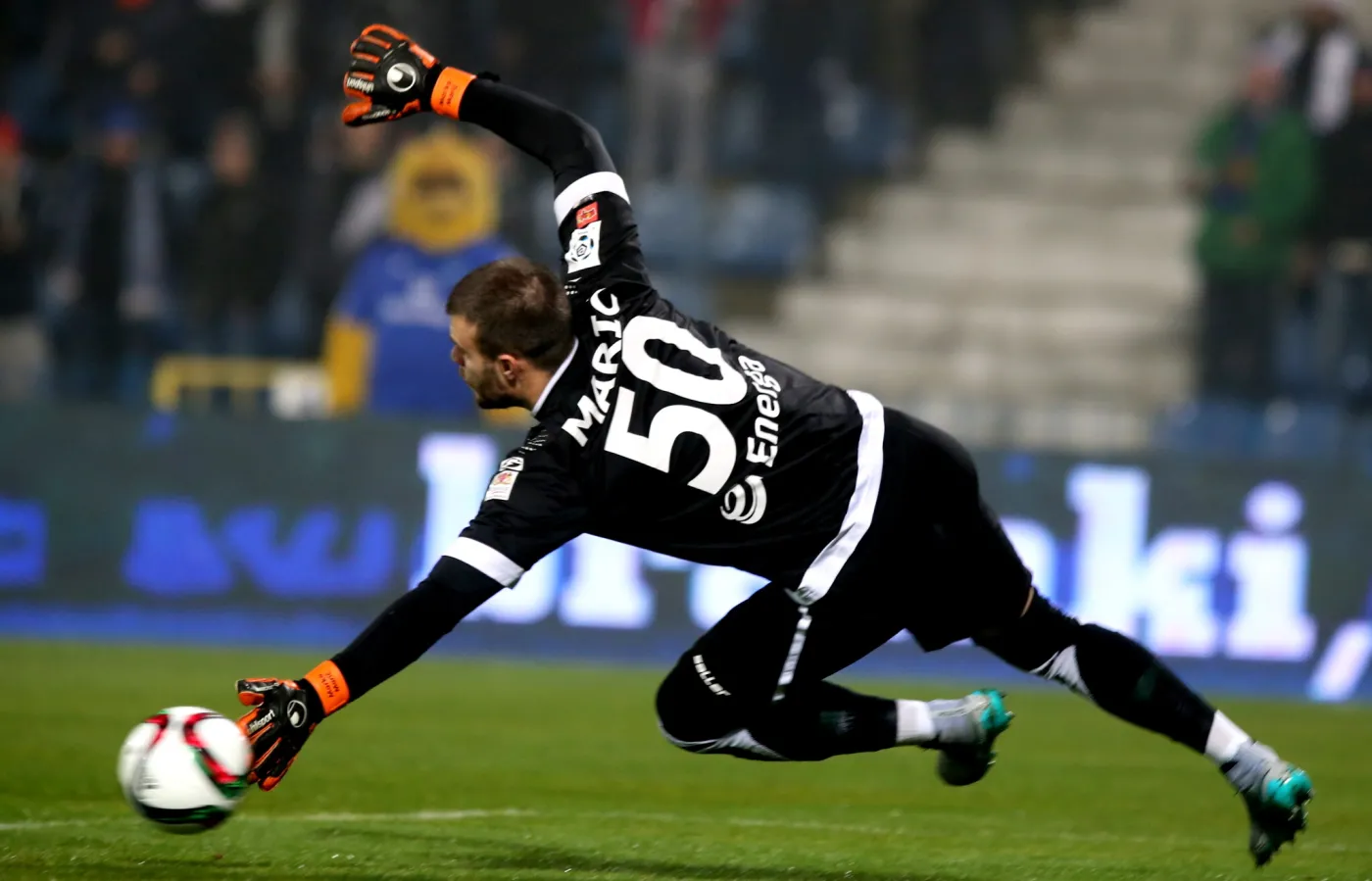 Bramkarz Lechii Gdańsk Marko Marić
