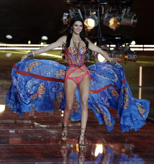 8406599-victoria-s-secret-fashion-show.jpg
