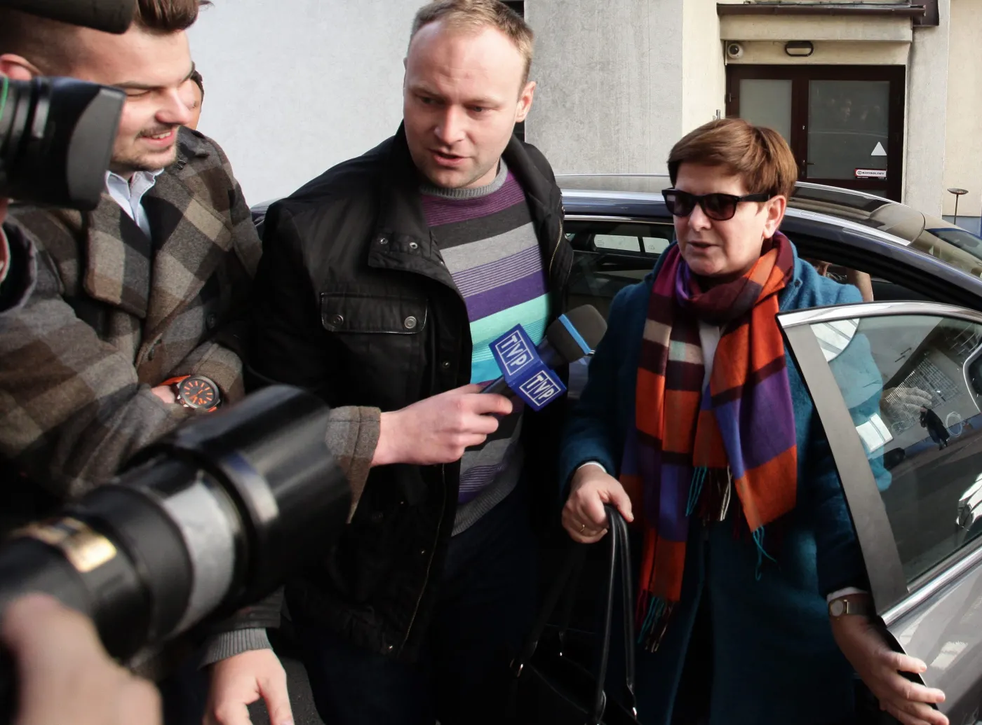 Beata Szydło i Marcin Mastalerek przed siedzibą PiS w Warszawie