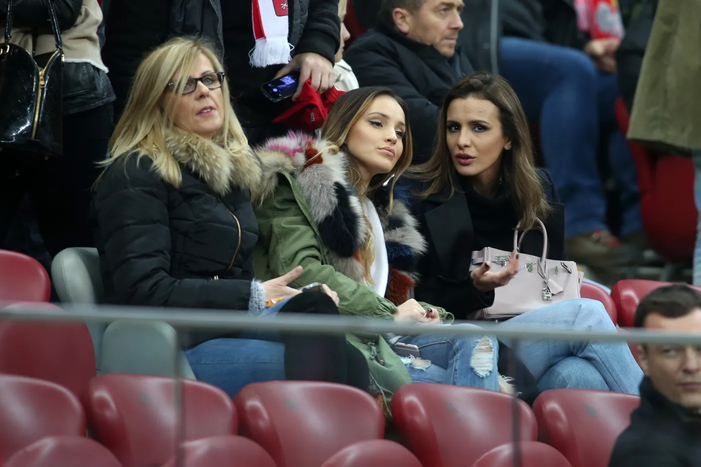 8420914-vip-y-na-na-meczu-polska-islandia.jpg