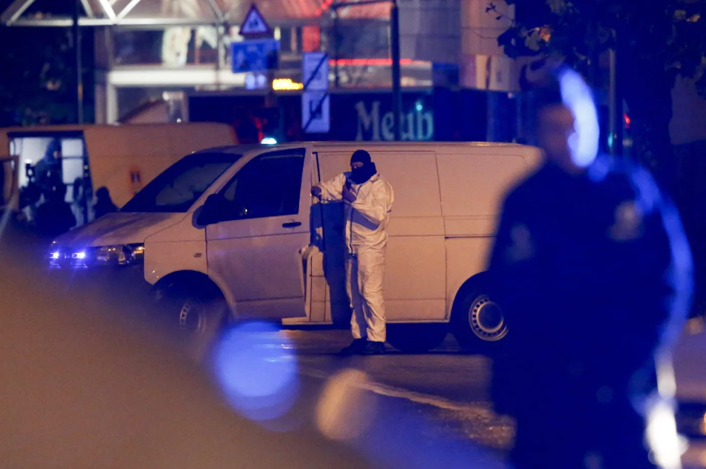 Policja w Brukseli, w dzielnicy Molenbeek