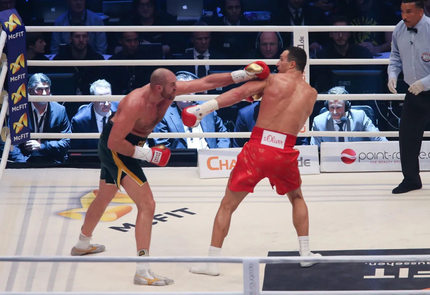 8481122-tak-fury-wlal-kliczce-i-zabral.jpg