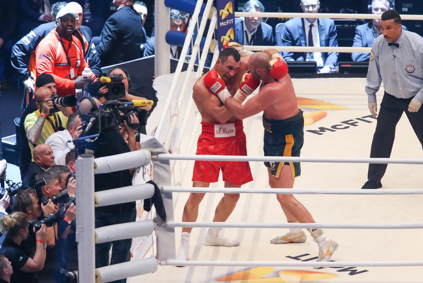 8481218-tak-fury-wlal-kliczce-i-zabral.jpg