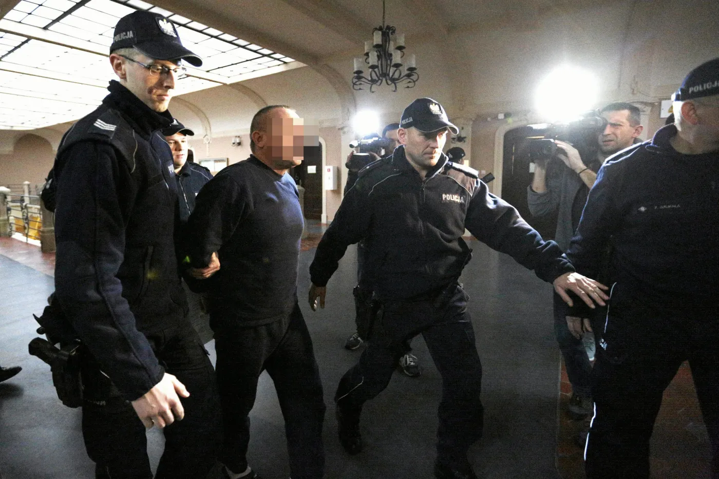 Doprowadzenie do sądu Radosława B. współpracownika / wolontariusza Biura Detektywistycznego Rutkowskiego