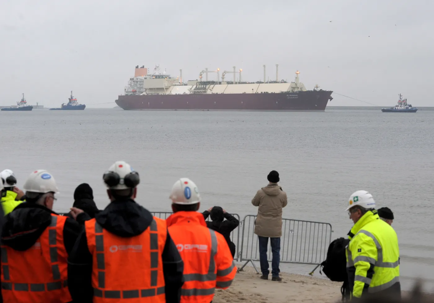 Pierwszy statek ze skroplonym gazem wpłynął do terminalu LNG w Świnoujściu. ZDJĘCIA