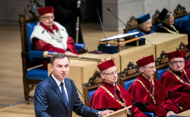 Prawnicy z UJ apelują do prezydenta Dudy. Wytykają mu podpisanie ustawy łamiącej zasady państwa demokratycznego [LIST OTWARTY]