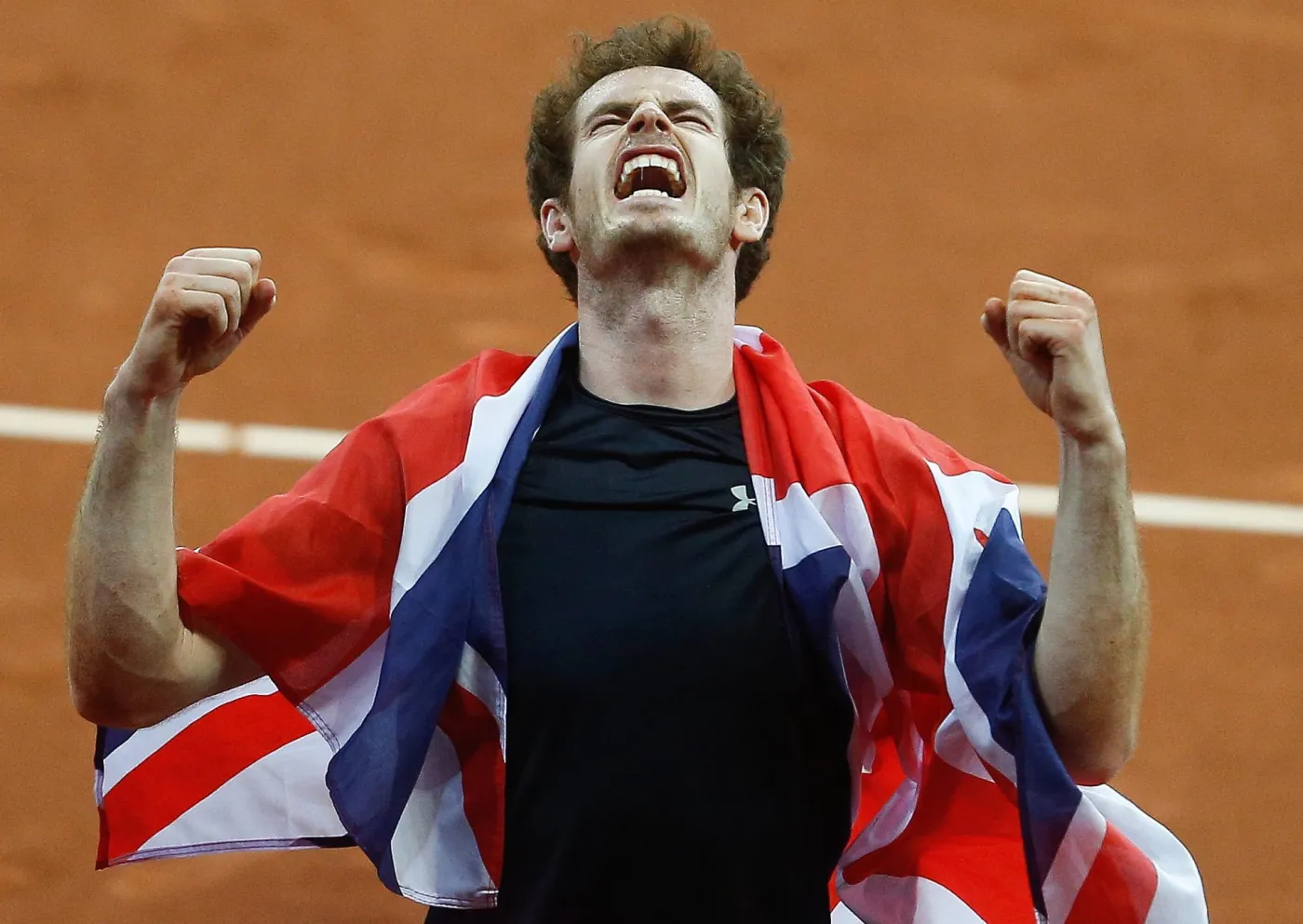 8578808-andy-murray-celebratres-winning.jpg