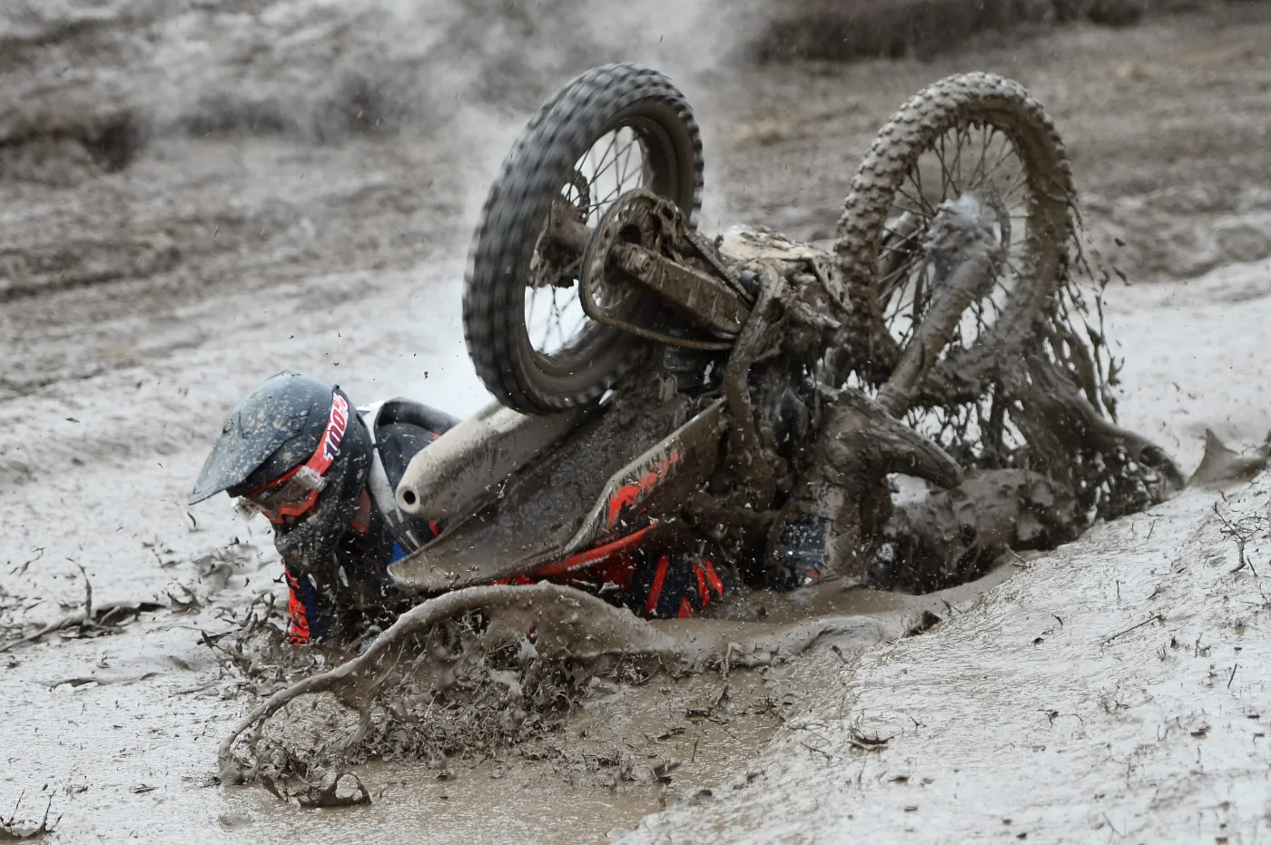 8578936-a-rider-crashes-in-the-mud-during.jpg