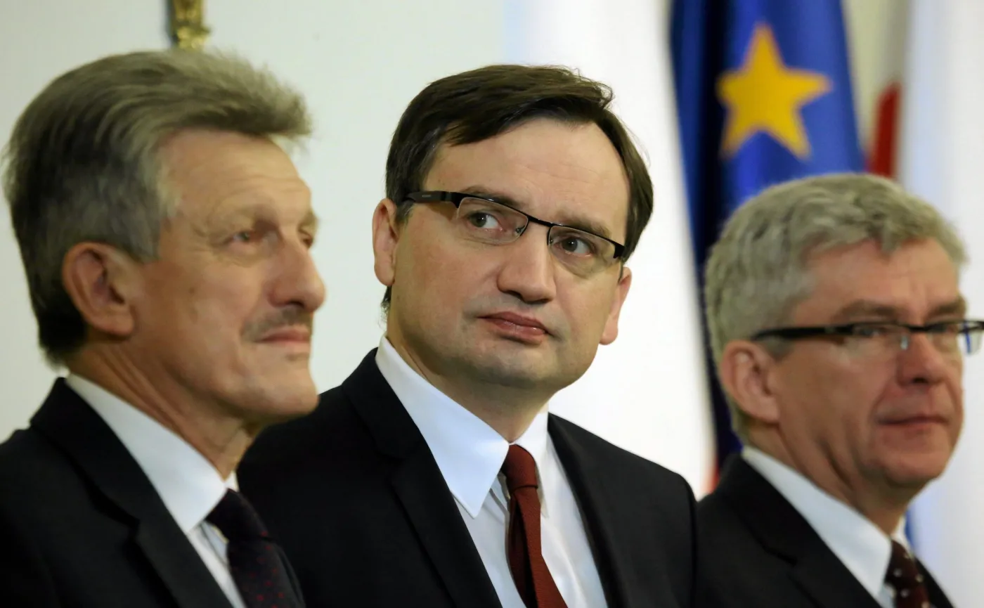 Poseł PiS Stanisław Piotrowicz, minister sprawiedliwości Zbigniew Ziobro i marszałek Senatu Stanisław Karczewski