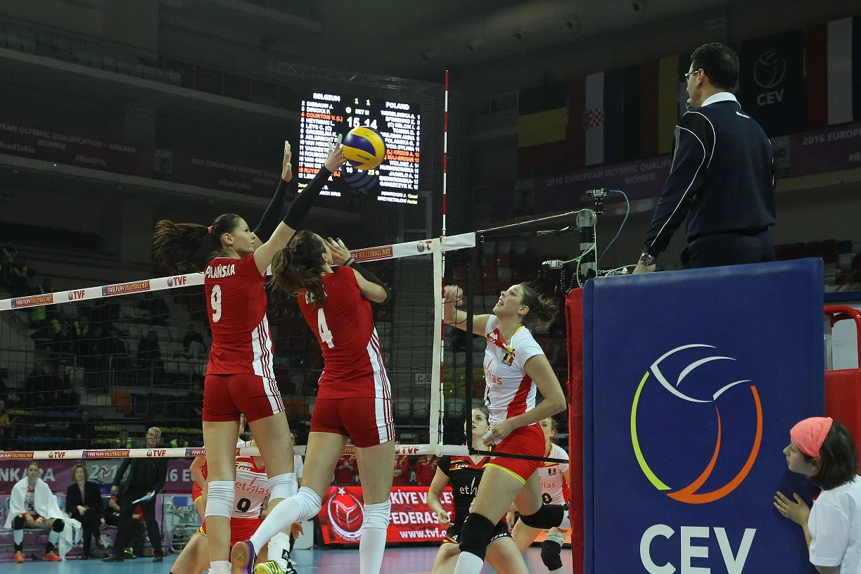 Polskie siatkarki skaczą do bloku
