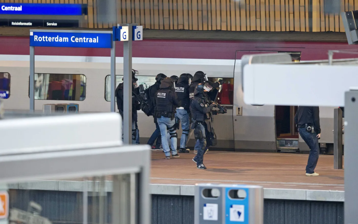 Policyjne jednostki przy pociągu Thalys