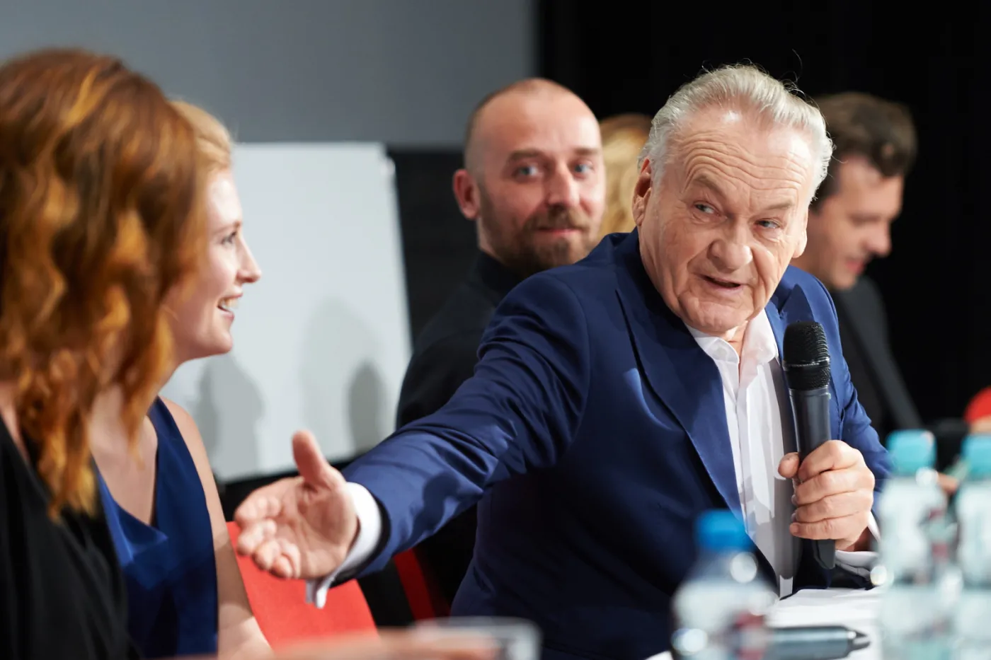 8228197-jerzy-skolimowski-oraz-aktorzy.jpg