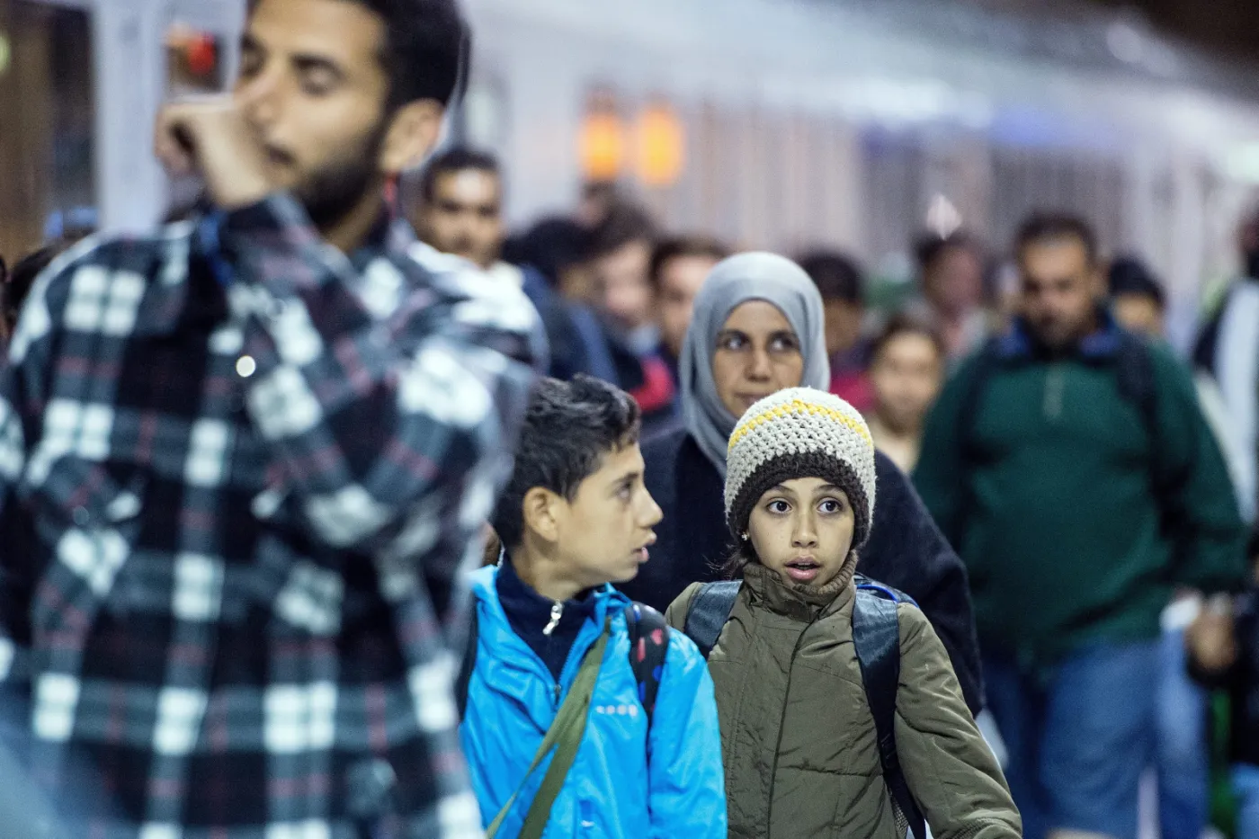 Imigranci na dworcu kolejowym w Kolonii