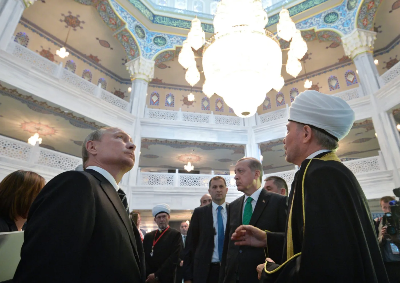 Władimir Putin otworzył wielki meczet w Moskwie. Mówił o Państwie Islamskim. ZDJĘCIA