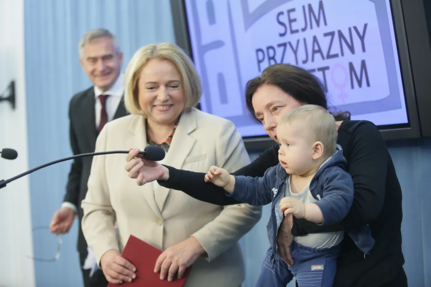 8275635-60-letnia-matka-blizniat-aktorka.jpg