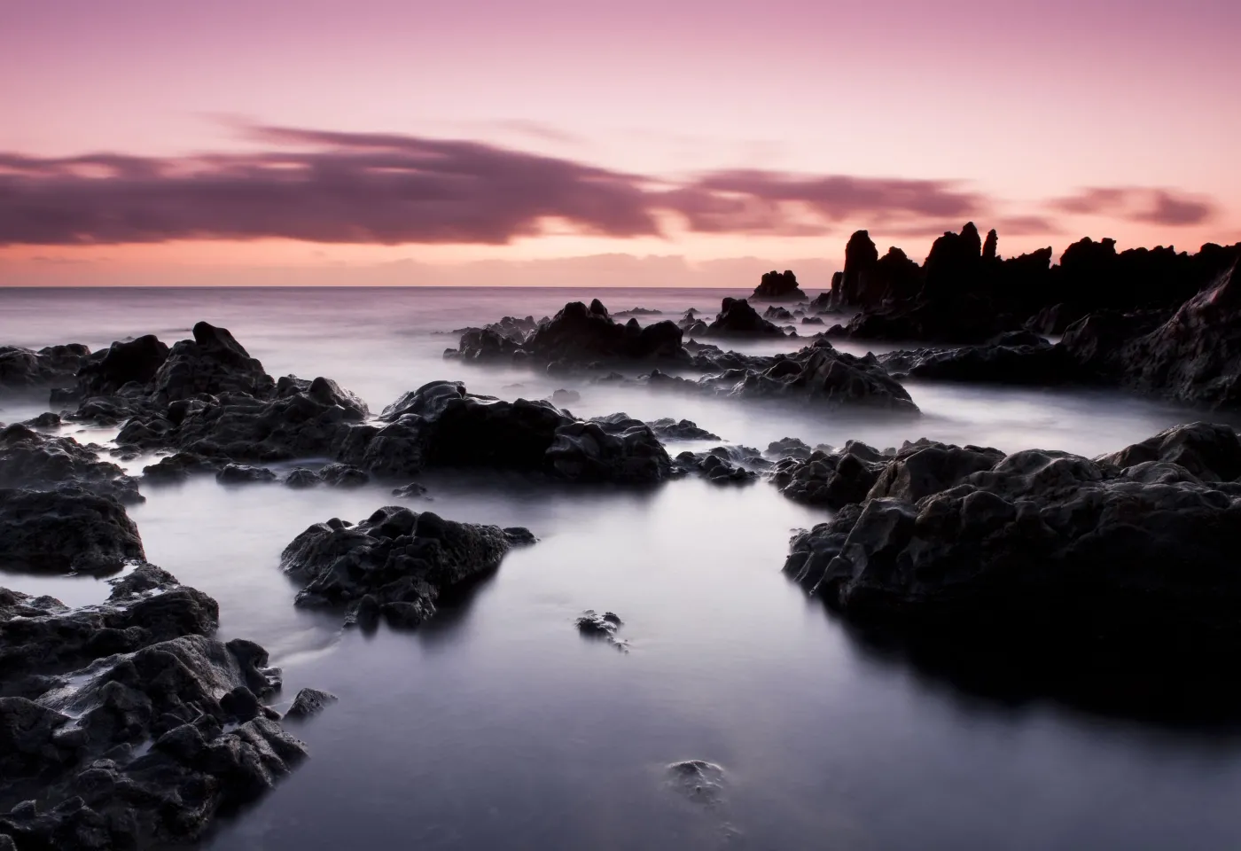 8276913-plaza-los-hervideros-lanzarote.jpg
