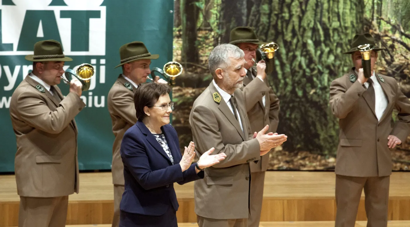 8289881-premier-ewa-kopacz-oraz-minister.jpg
