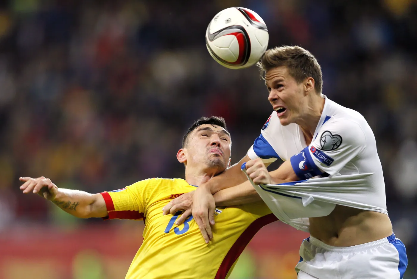 Niklas Moisander i Claudiu Keseru