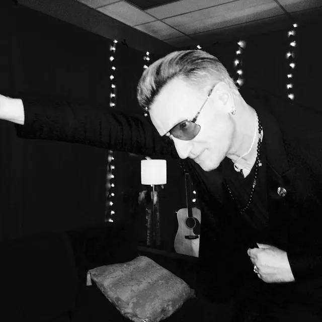 Spektakularny upadek na początek nowej trasy U2 [ZDJĘCIA]