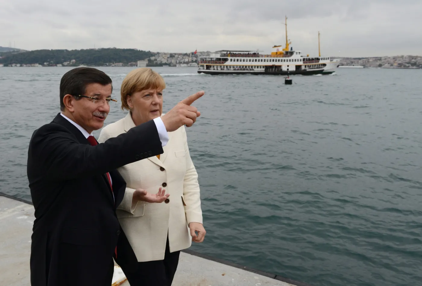Turecki premier Ahmet Davutoglu i Angela Merkel