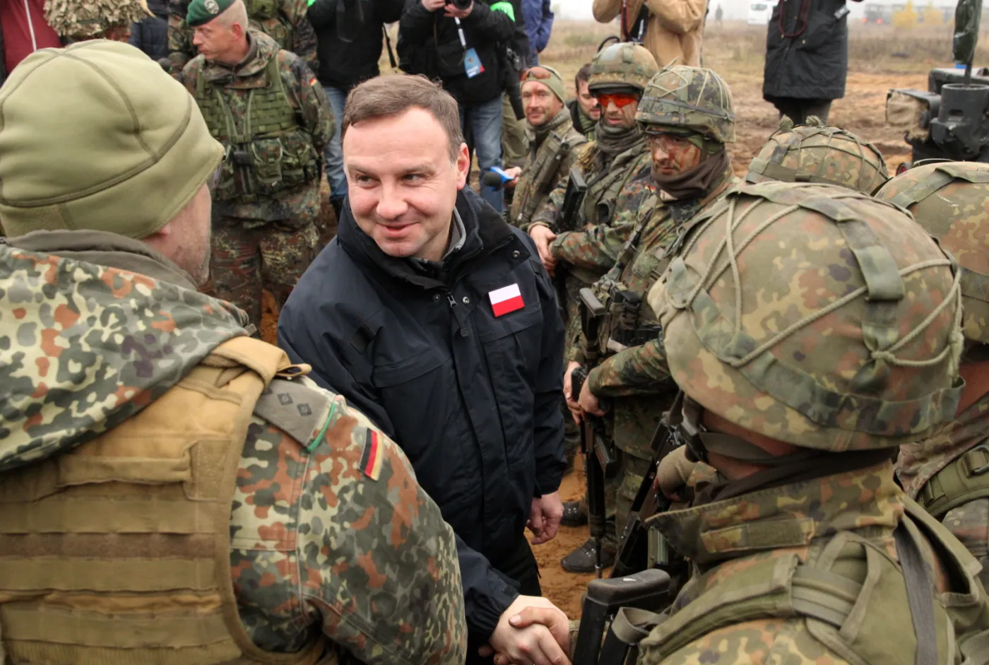 8339284-prezydent-andrzej-duda-i-zaloga.jpg