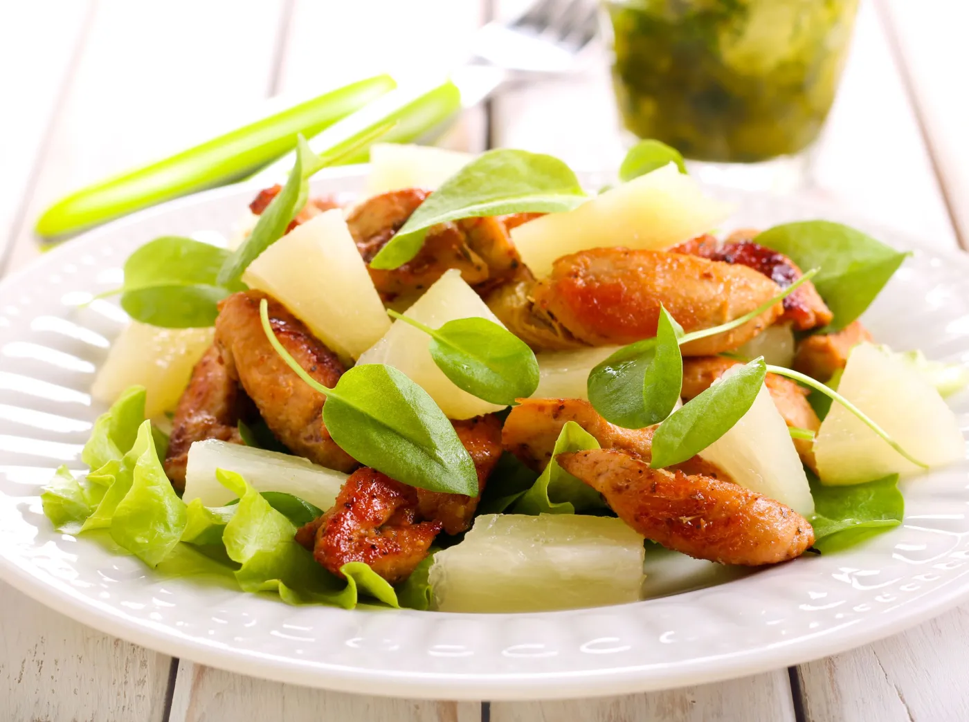 8341678-salatka-z-grillowanym-kurczakiem.jpg
