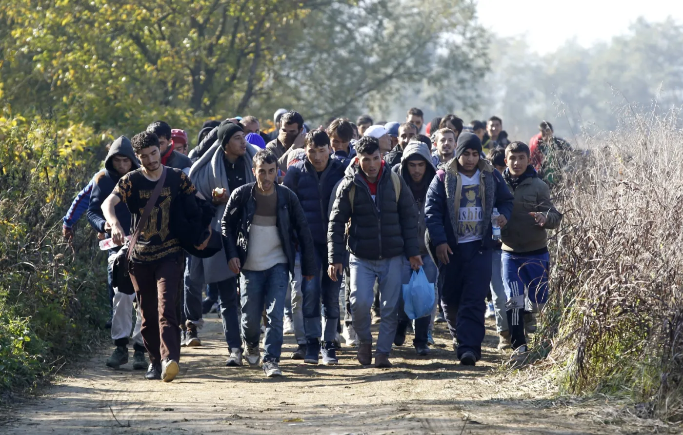 Imigranci w drodze z Chorwacji do Słowenii