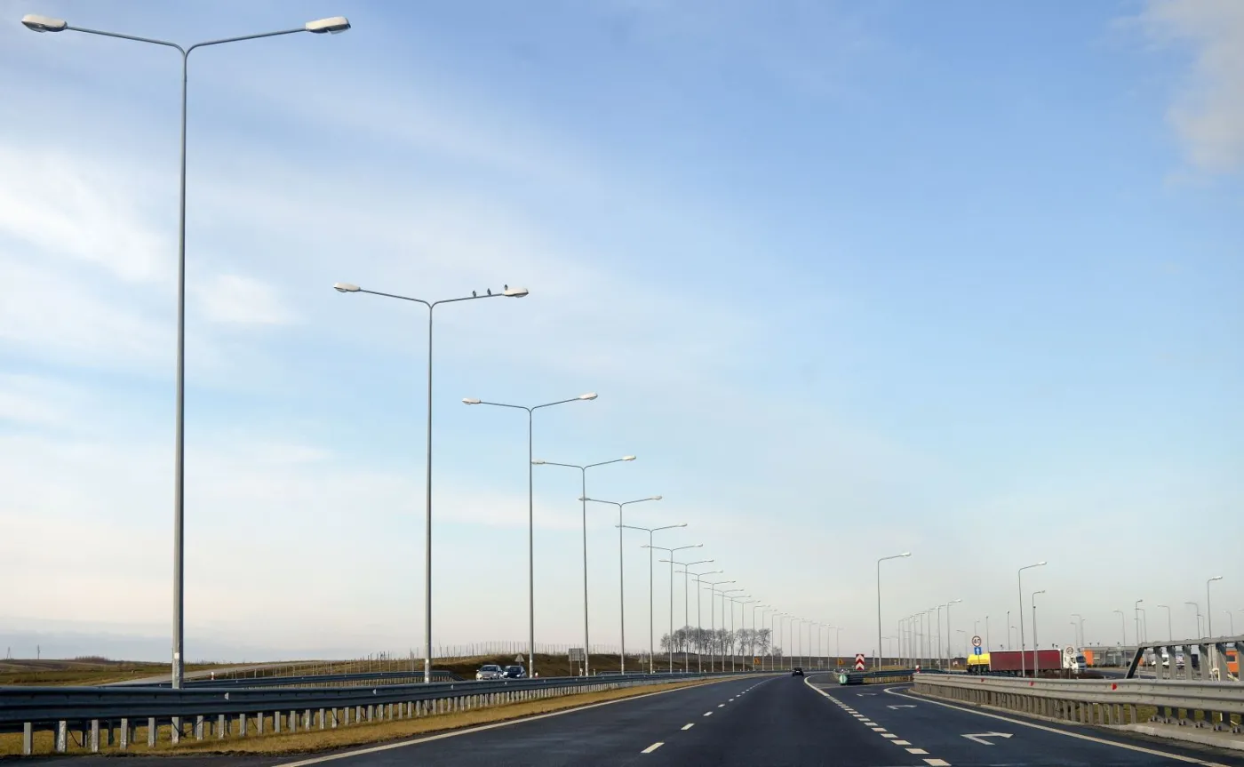 8776503-odcinek-autostrady-a4-w-okolicach.jpg