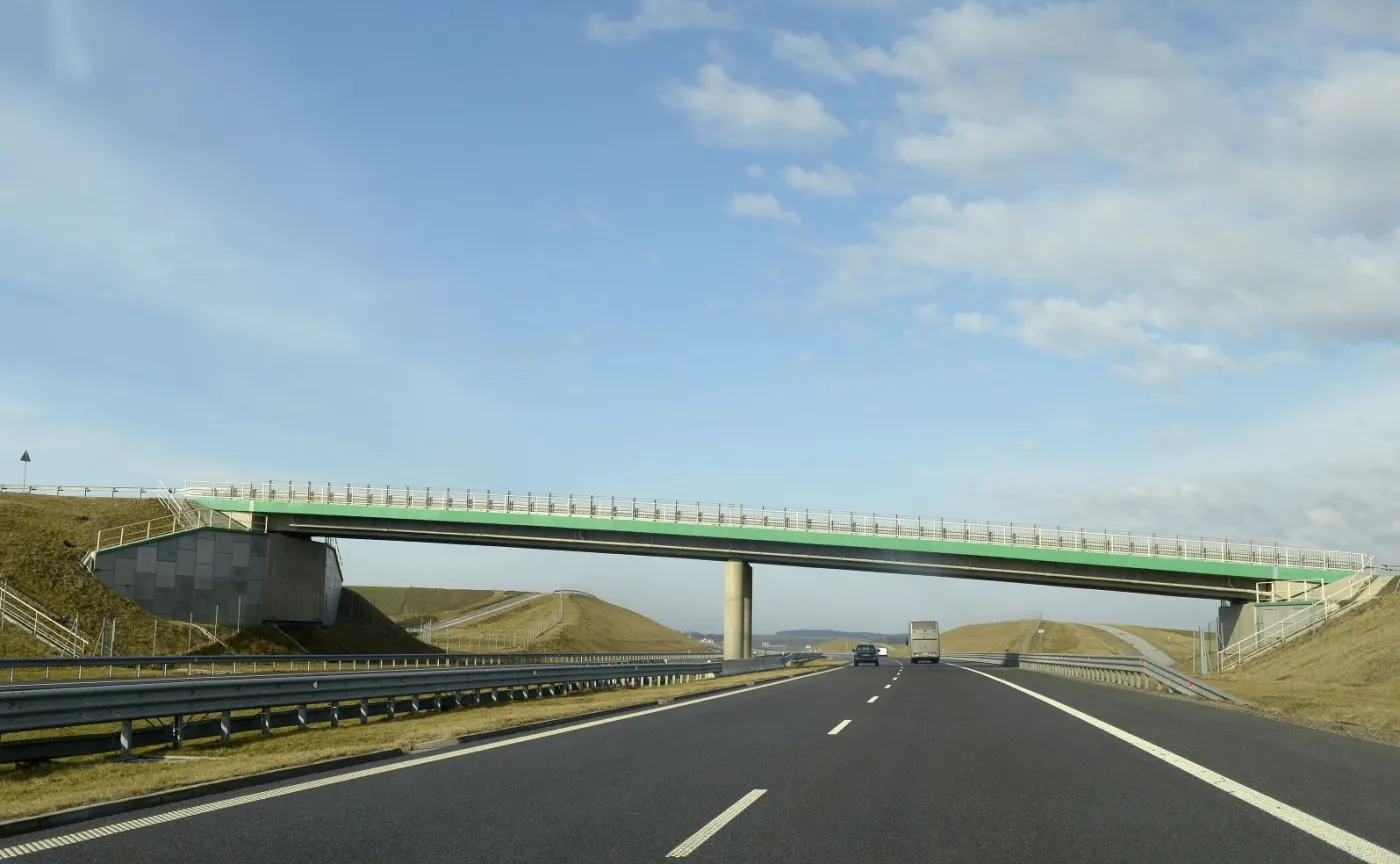 8776535-odcinek-autostrady-a4-w-okolicach.jpg