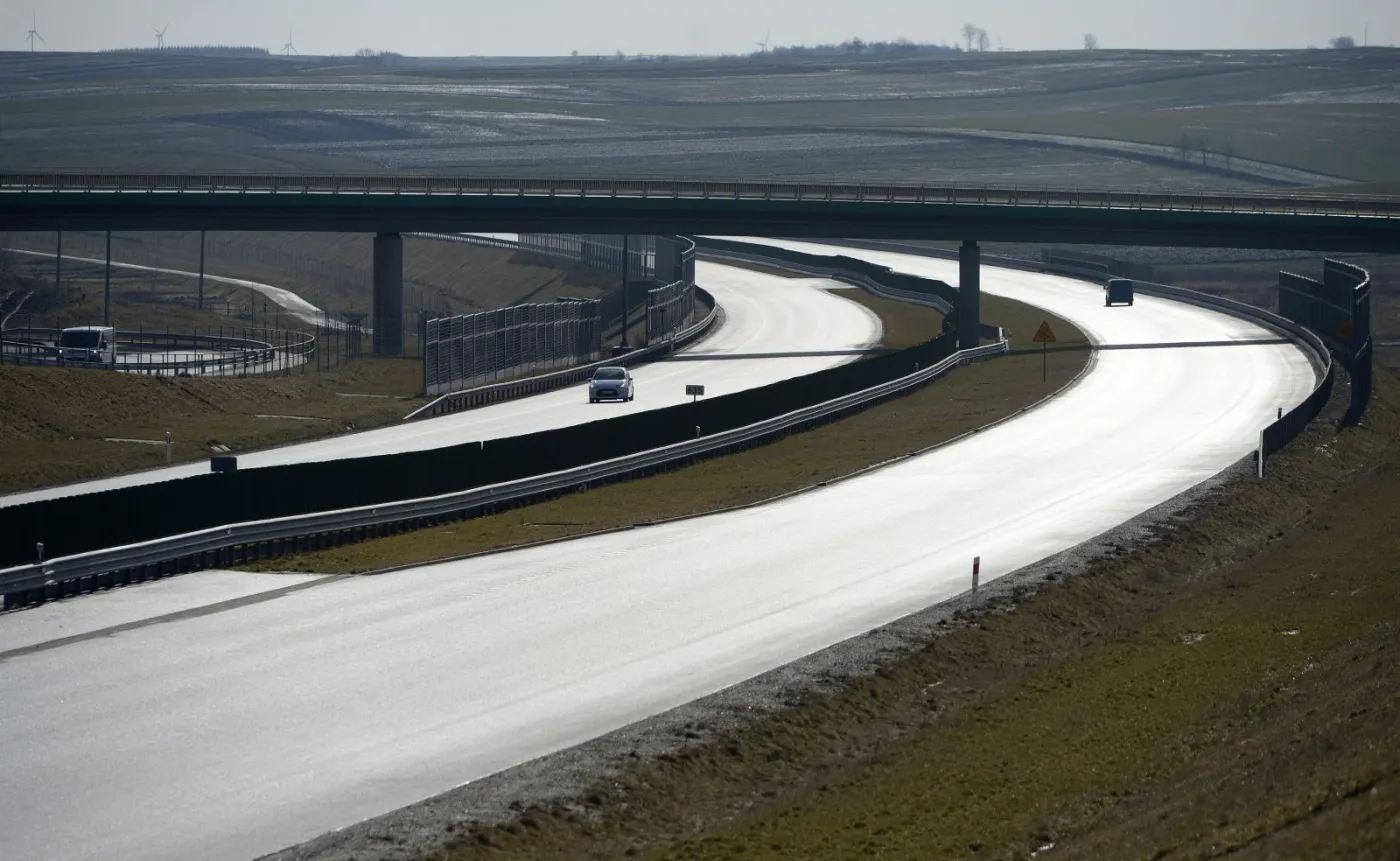 8776599-odcinek-autostrady-a4-w-okolicach.jpg