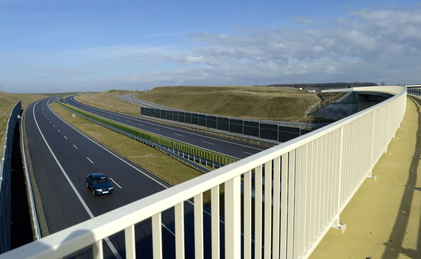 8776663-odcinek-autostrady-a4-w-okolicach.jpg