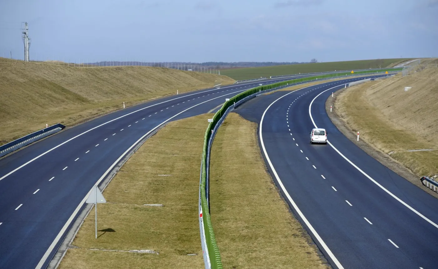 8776741-odcinek-autostrady-a4-w-okolicach.jpg