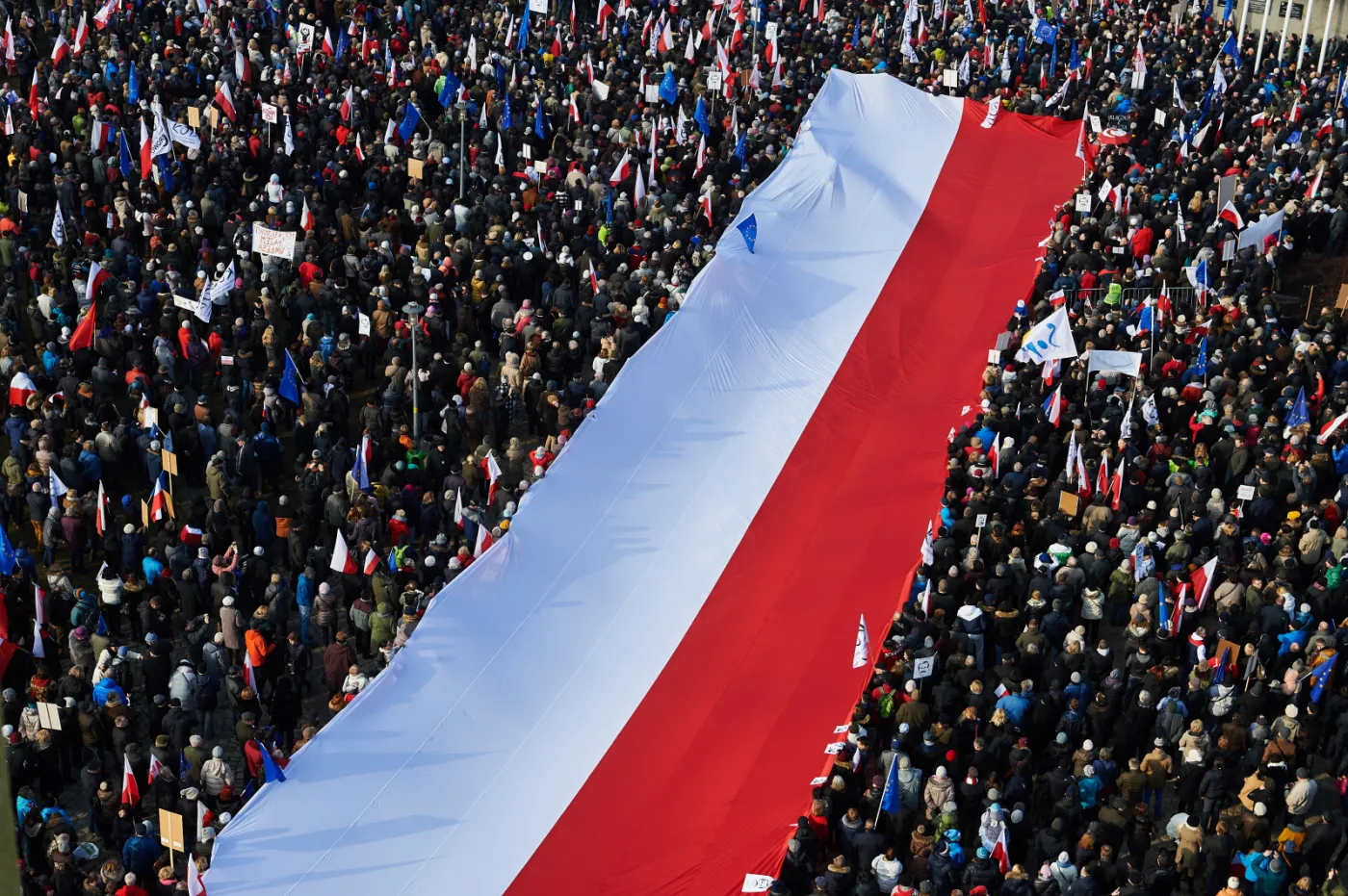 8785008-gdansk-manifestacja-kod-w-obronie.jpg