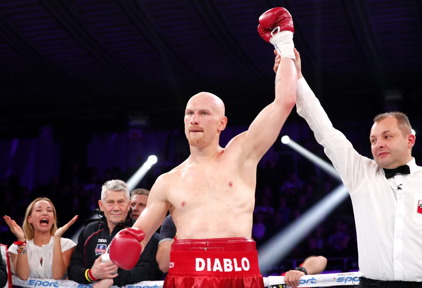 Polski bokser Krzysztof "Diablo" Włodarczyk (n/z) pokonał, przez techniczny nokaut w drugiej rundzie, Rosjanina Valerego Brudova w walce w wadze junior ciężkiej, podczas gali bokserskiej Sosnowiec Boxing Night