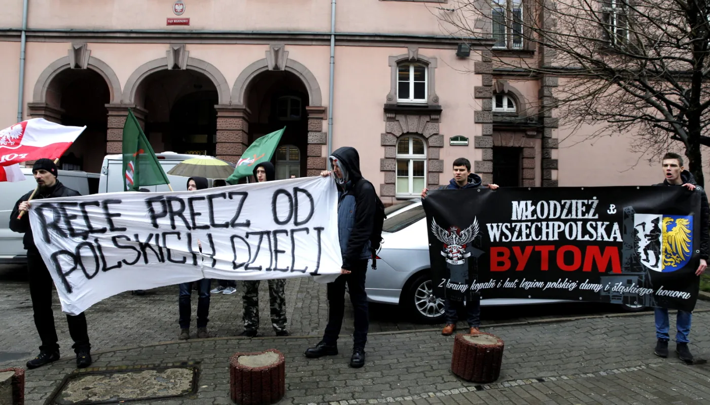 W trakcie rozporawy przed sądem odbył się protest Młodzieży Wszechpolskiej