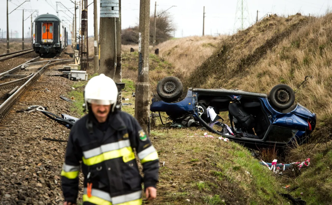 8876478-tragedia-na-przejezdzie-kolejowym.jpg