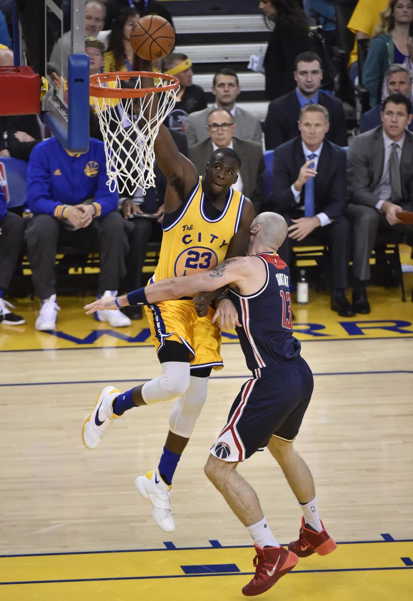 Liga NBA: Dziewięć punkt Gortata, Wizards ulegli Warriors