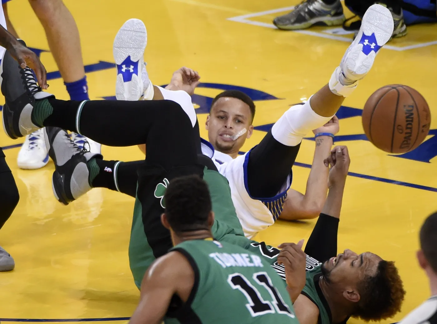 Liga NBA: Warriors przegrali u siebie po raz pierwszy od 14 miesięcy