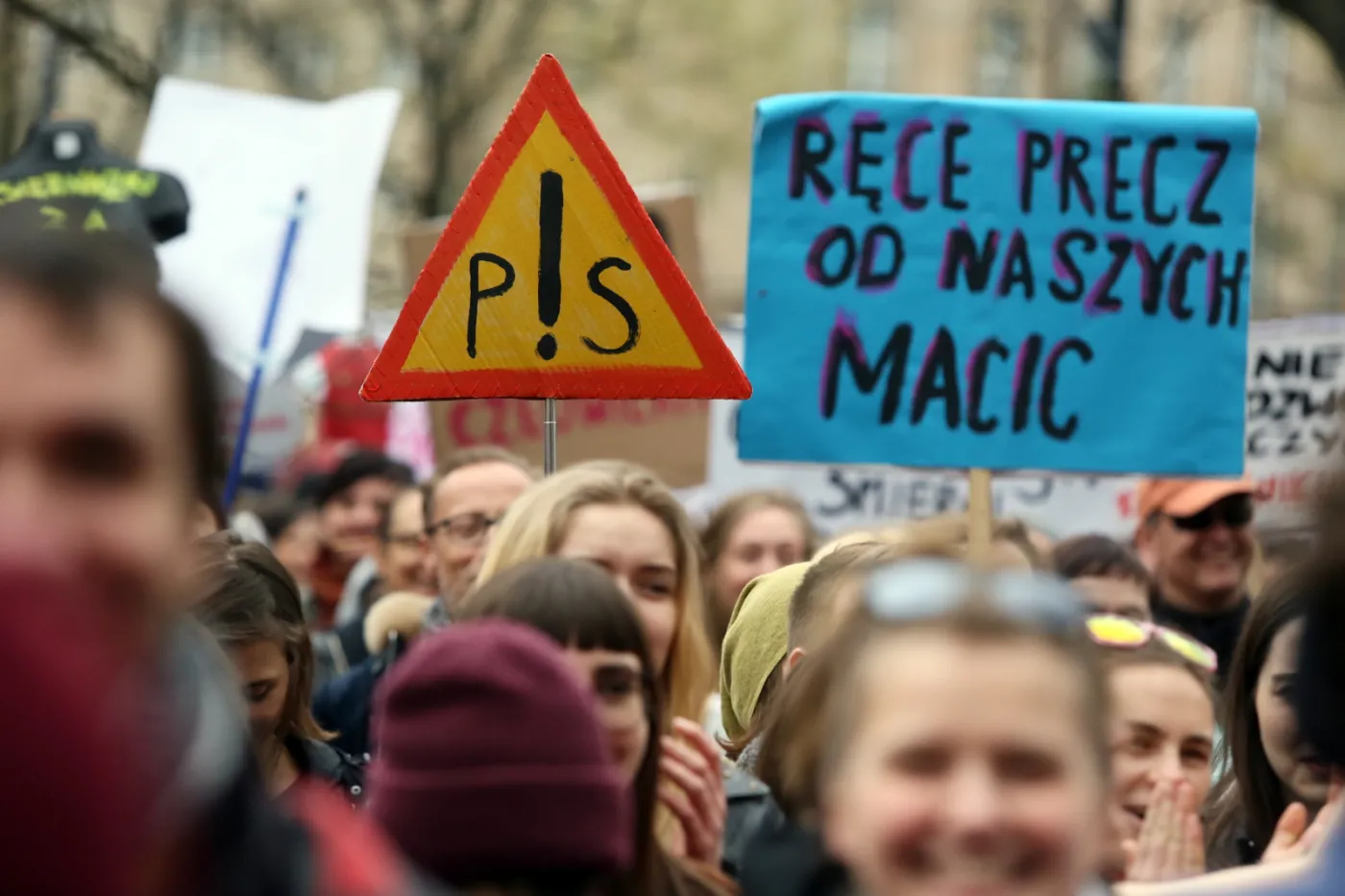 "Ręce precz od naszych macic". Protesty przeciw ograniczaniu prawa do aborcji [GALERIA]