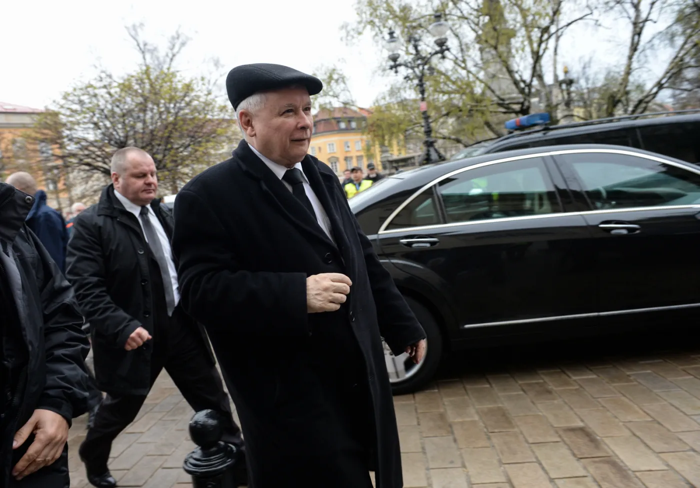 8919763-jaroslaw-kaczynski-w-drodze-na.jpg