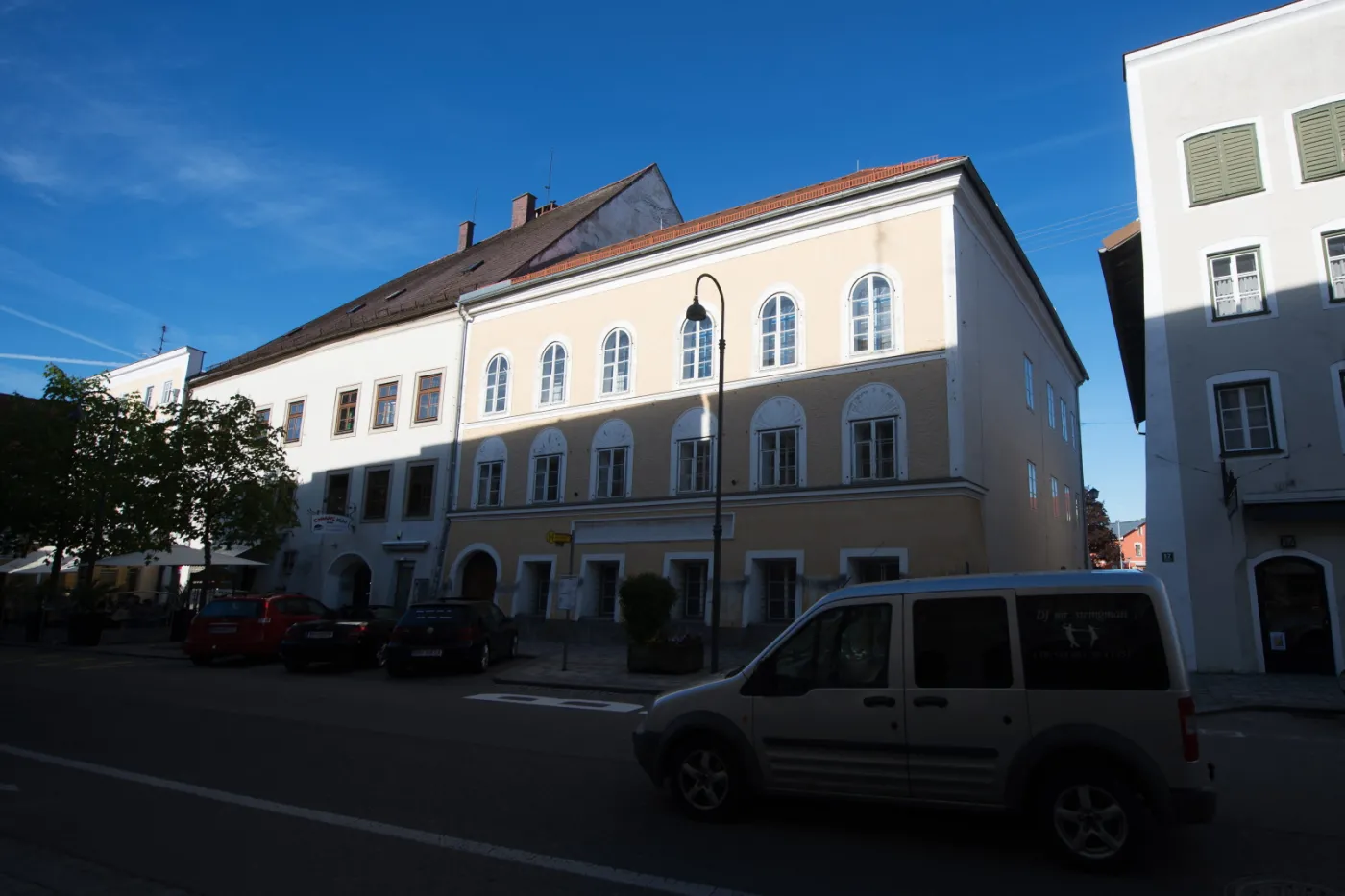 8994799-dom-w-ktorym-urodzil-sie-adolf.jpg