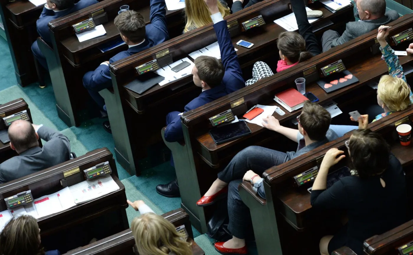 Ławy poselskie Nowoczesnej i PSL i Kukiz'15, podczas głosowania na nowego sędziego TK