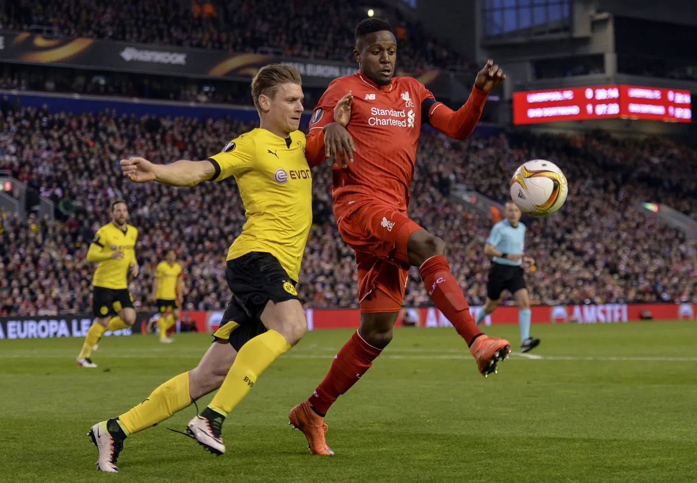 Łukasz Piszczek i Divock Origi 