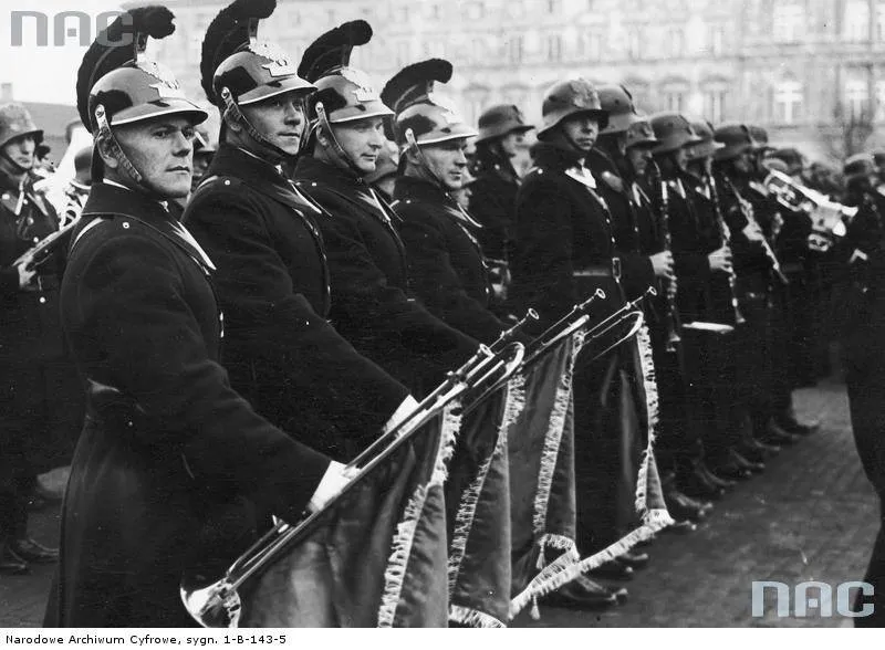 8942192-przedwojenni-polscy-policjanci.jpg