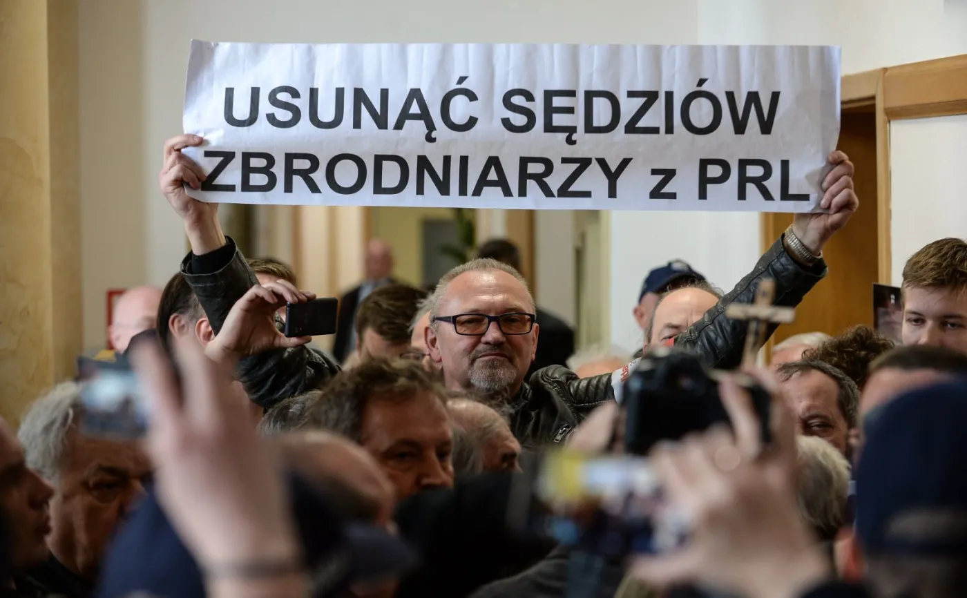 Wyrok za rzucenie tortem w sędzię