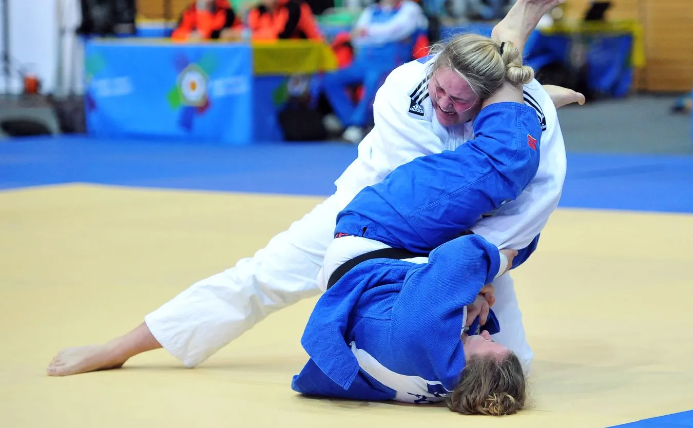 Katarzyna Furmanek (w niebieskim stroju)
